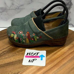 Dansko Womens Green Nubuck Embroidered Slip On Comfort Clog Shoes Size 5.5-6